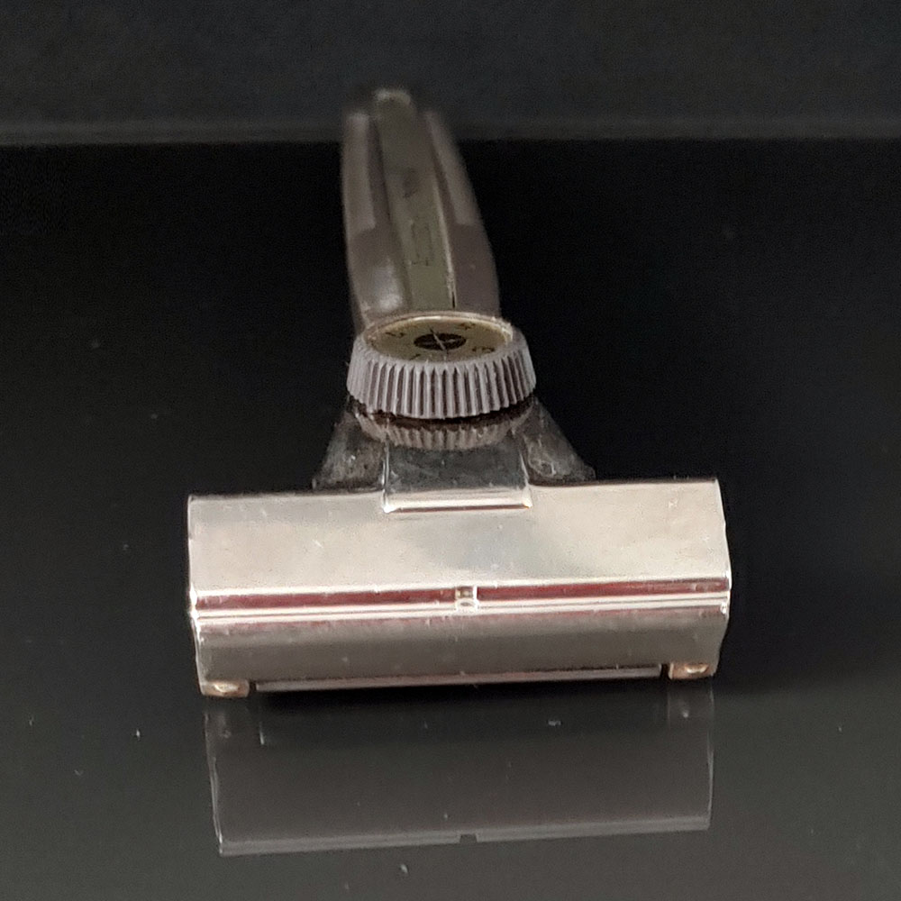 Adjustable by Schick